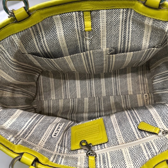 COACH Straw Pocket Tote •2012 #22904 Woven Raffia w/lime green leather - Picture 7 of 10